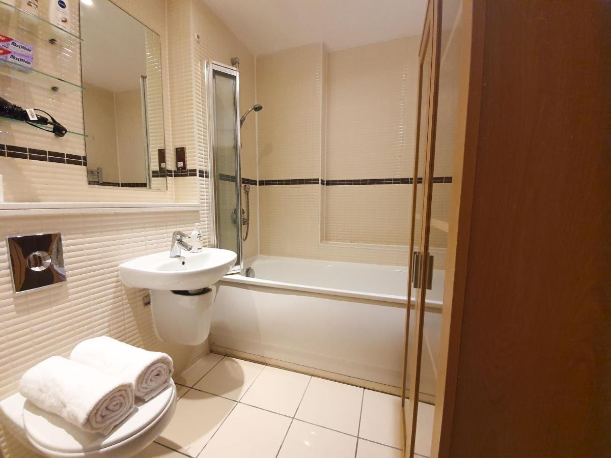 Livestay-modern 3 Bed Apt On 8th Floor With Amazing Views * London